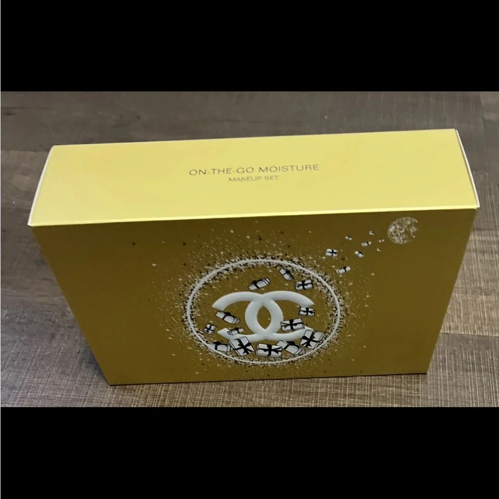 NIB! CHANEL HOLIDAY GIFT SET ON THE GO MOISTURE 2023 - Picture 5 of 5